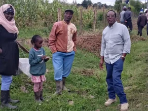 Mount Vernon Hospital's founder interacting with the community on the side of the road